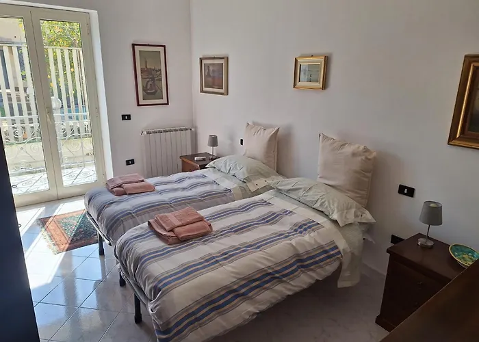 Alex'S Hut, Entire Independent Apartment